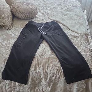 NWOT Figs Women’s Black Wide-Leg Scrub Pants with Drawstring